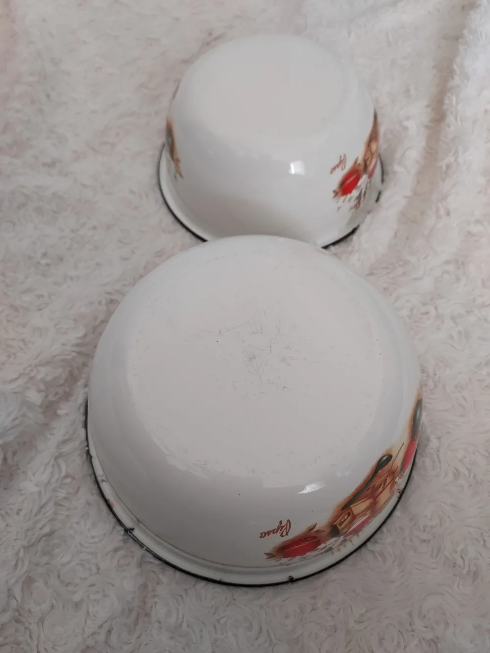 Vintage MCM Pipsa White Enamel Nesting Bowls Kitchen Motif Cottagecore Country